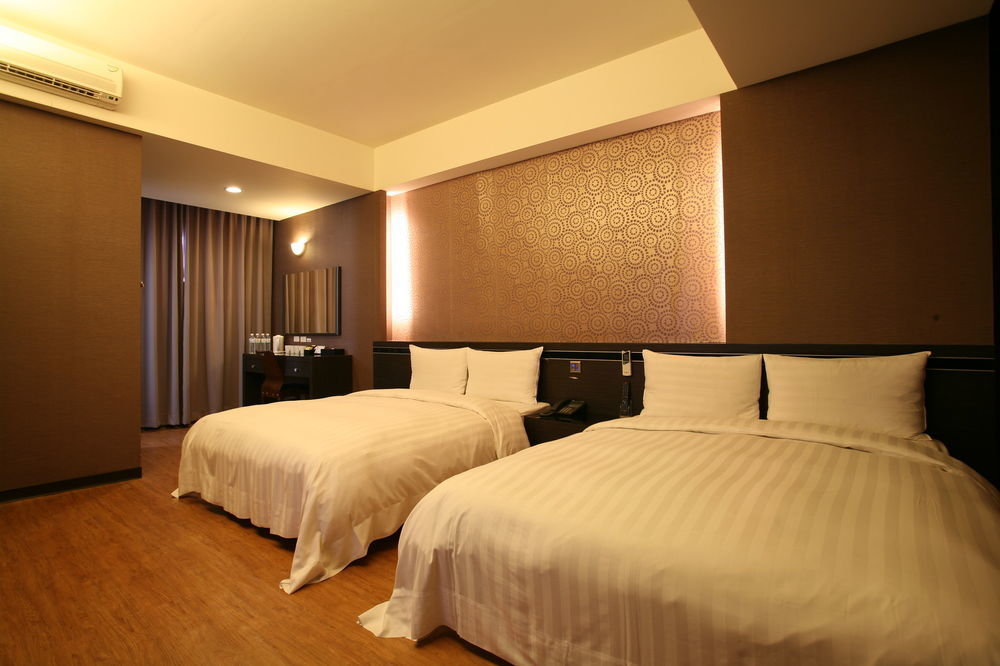 Military 75 Hotel Taichung Luaran gambar