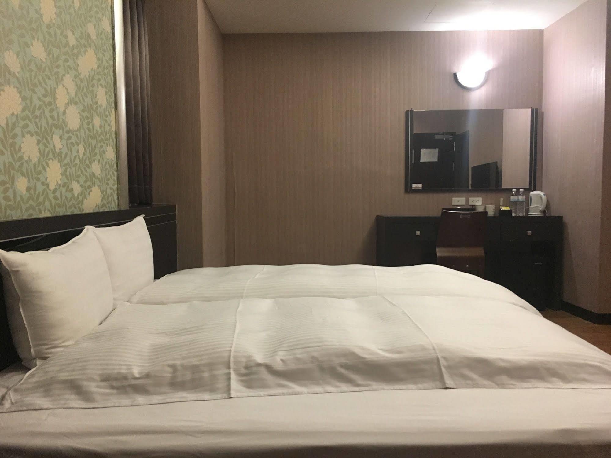 Military 75 Hotel Taichung Luaran gambar